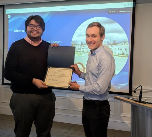 Mateo Villamizar-Chaparro receives grad certificate